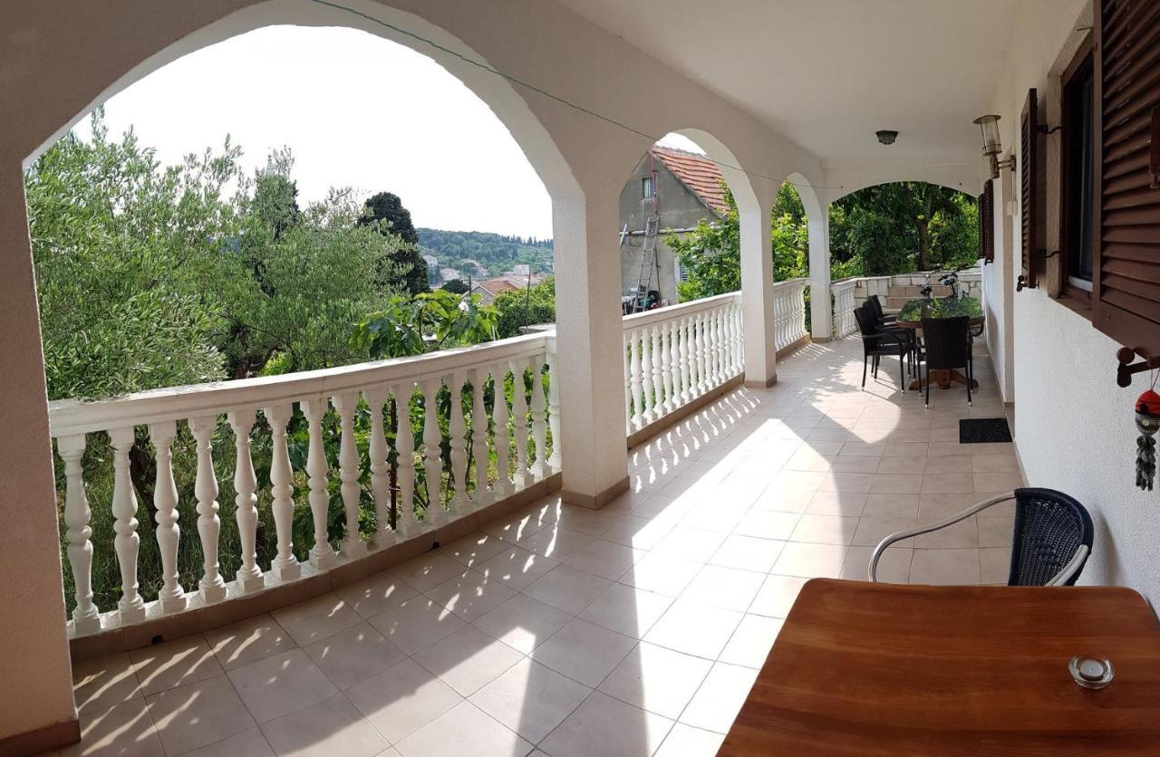Apartmani Ela Prvić Luka 外观 照片