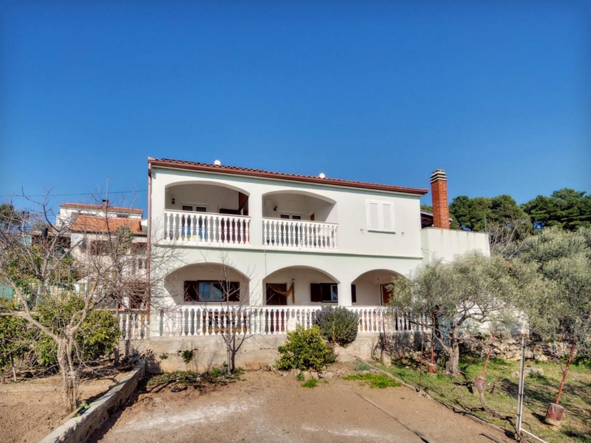 Apartmani Ela Prvić Luka 外观 照片
