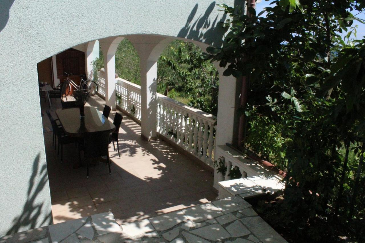 Apartmani Ela Prvić Luka 外观 照片