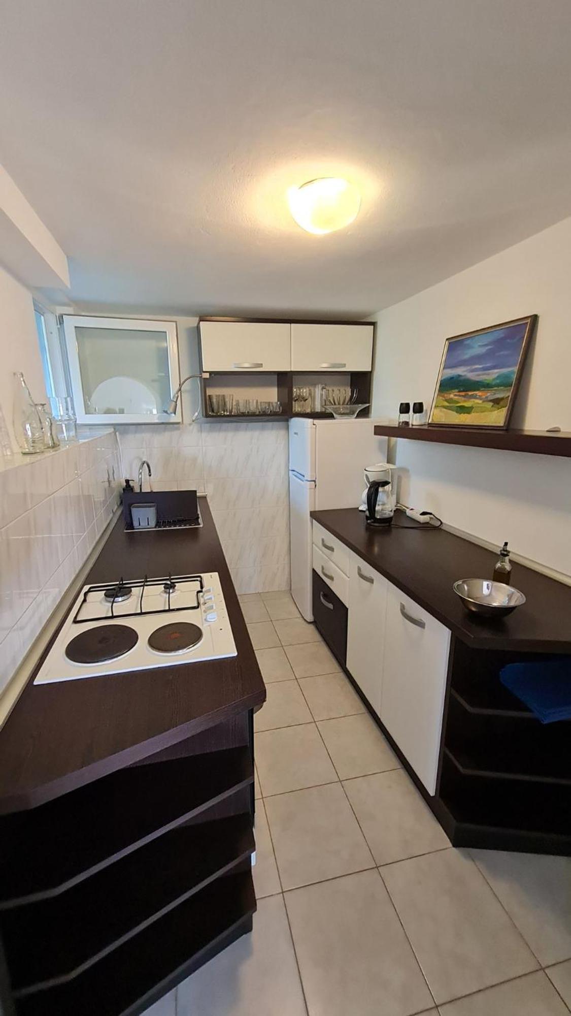 Apartmani Ela Prvić Luka 外观 照片