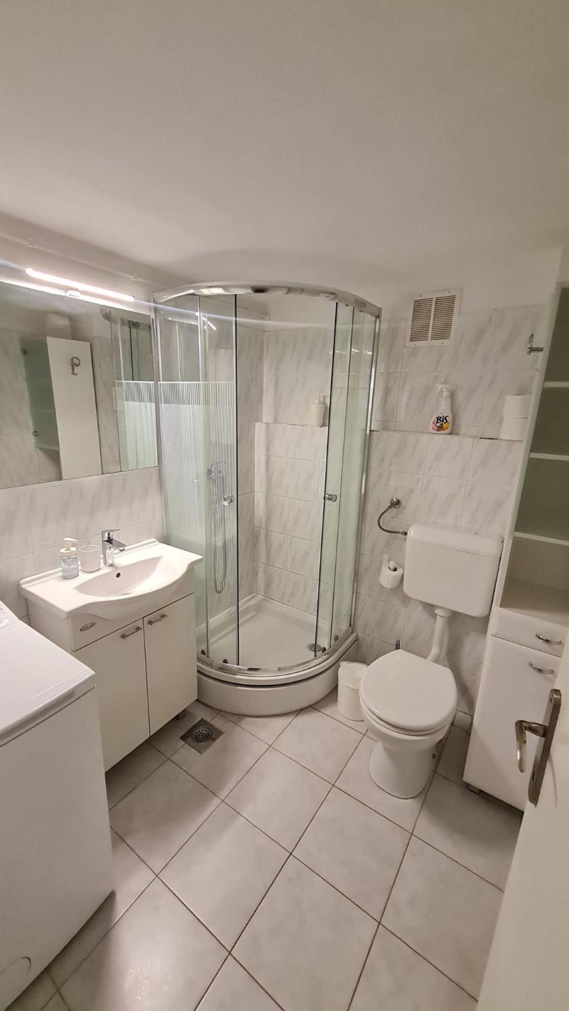 Apartmani Ela Prvić Luka 外观 照片