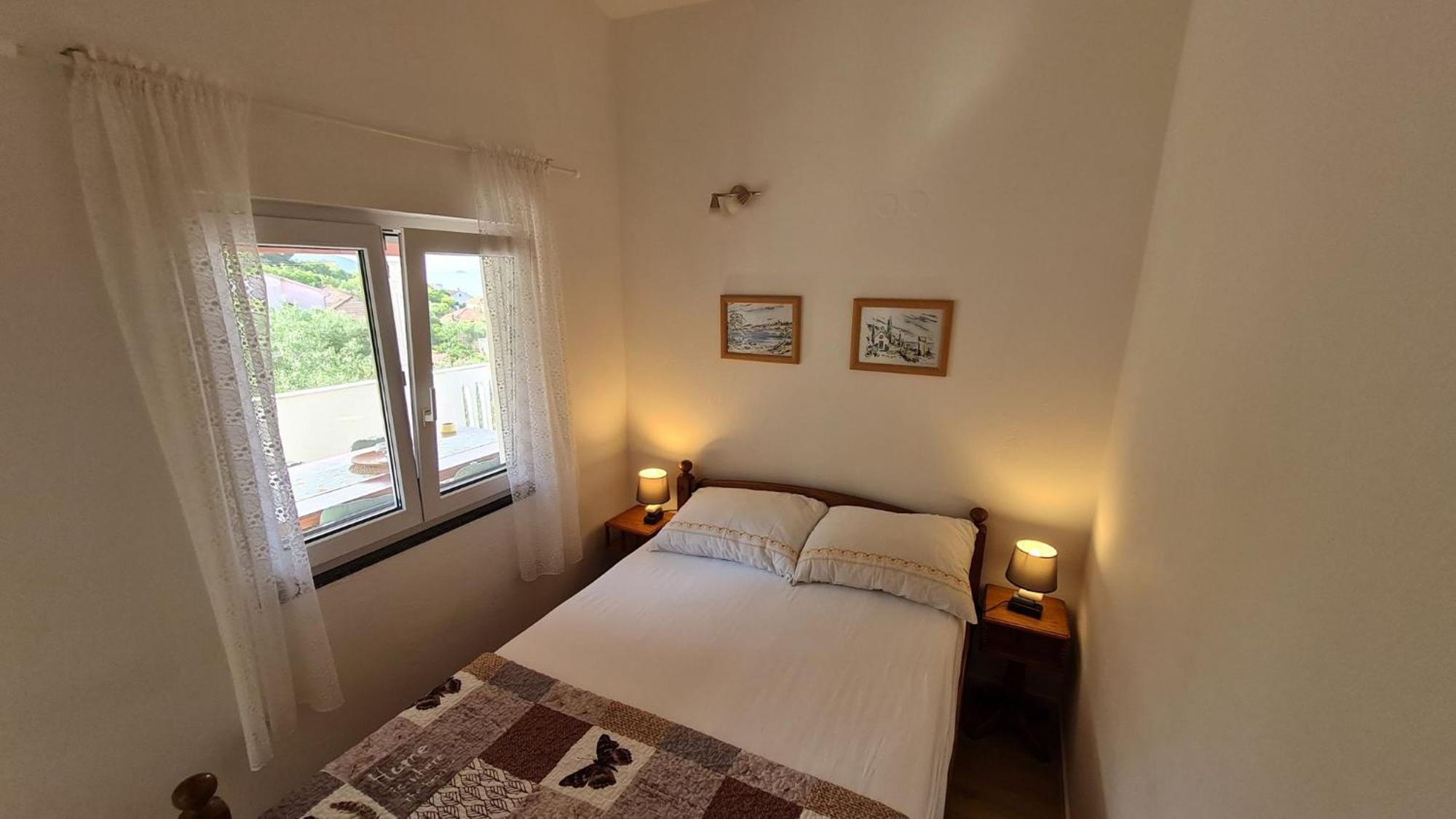 Apartmani Ela Prvić Luka 外观 照片