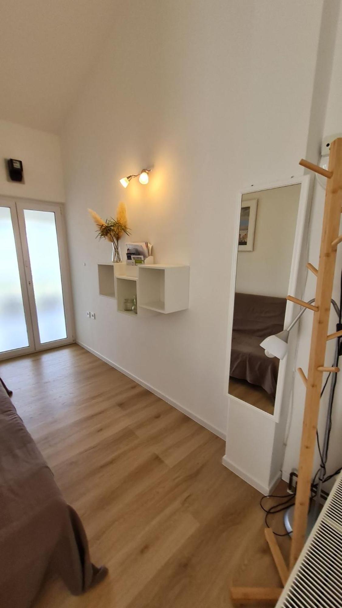 Apartmani Ela Prvić Luka 外观 照片