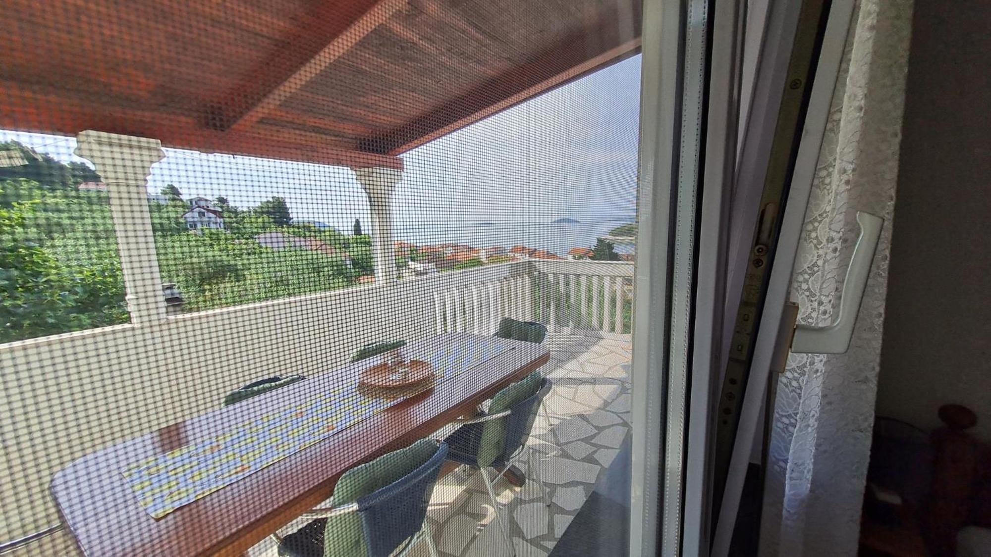 Apartmani Ela Prvić Luka 外观 照片