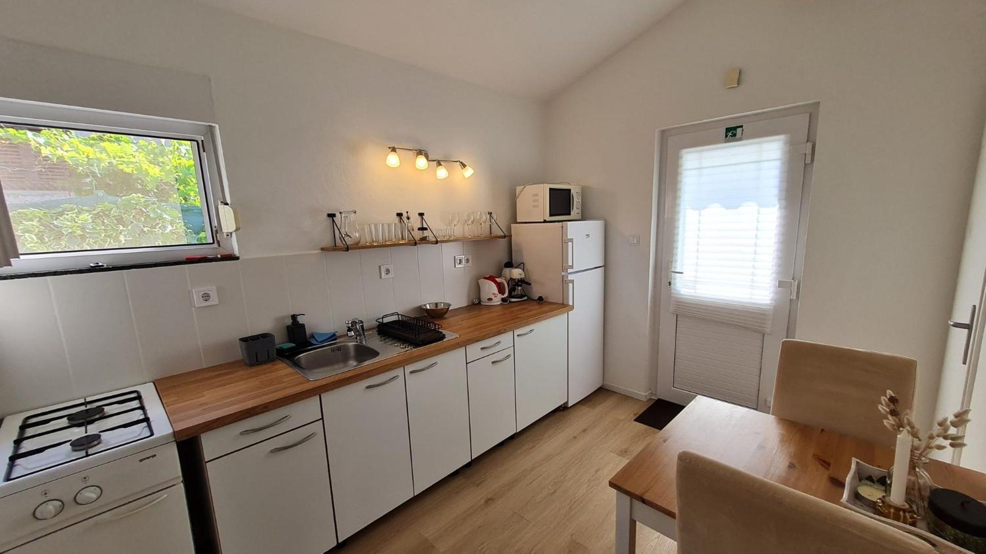 Apartmani Ela Prvić Luka 外观 照片