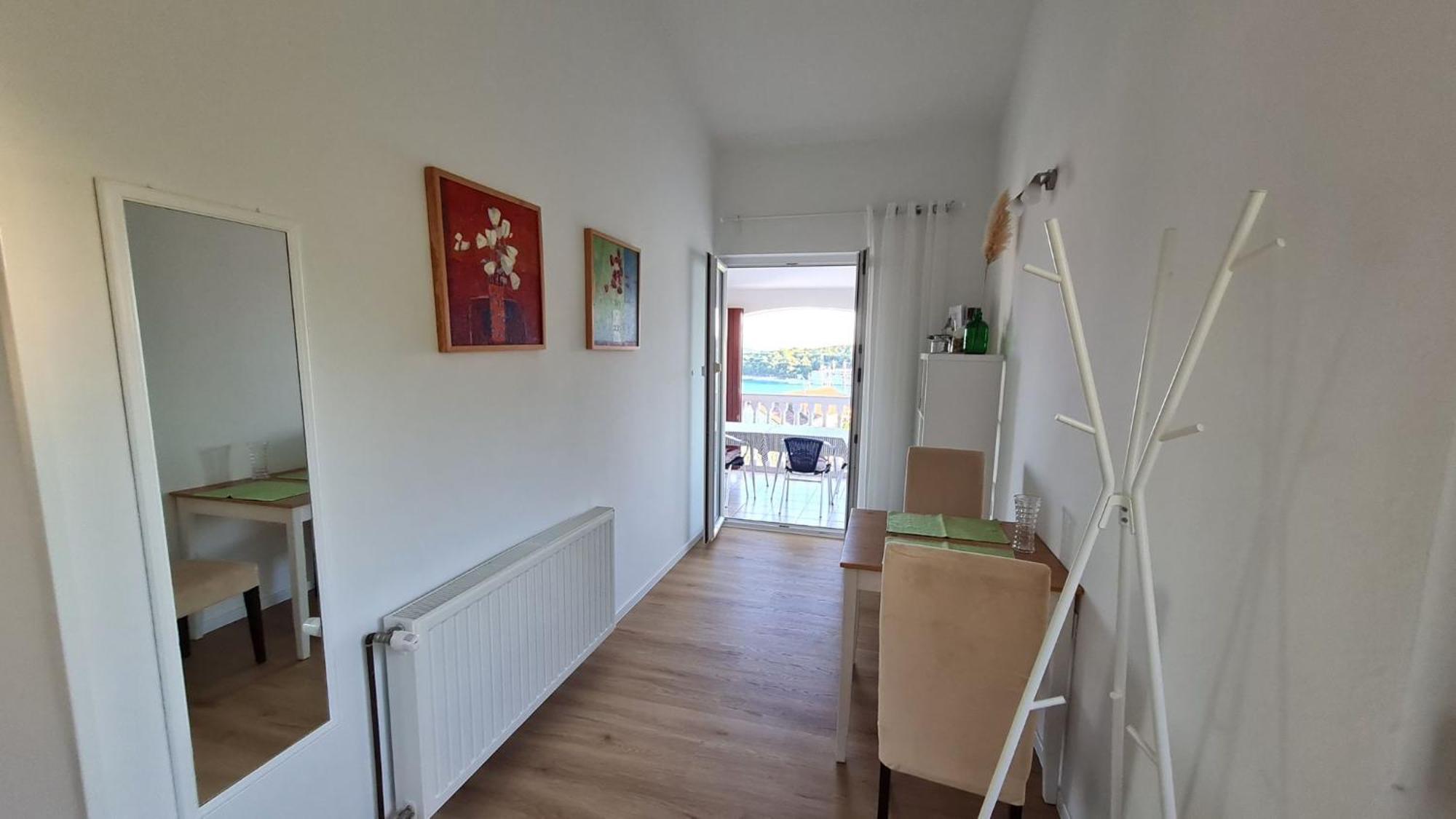 Apartmani Ela Prvić Luka 外观 照片