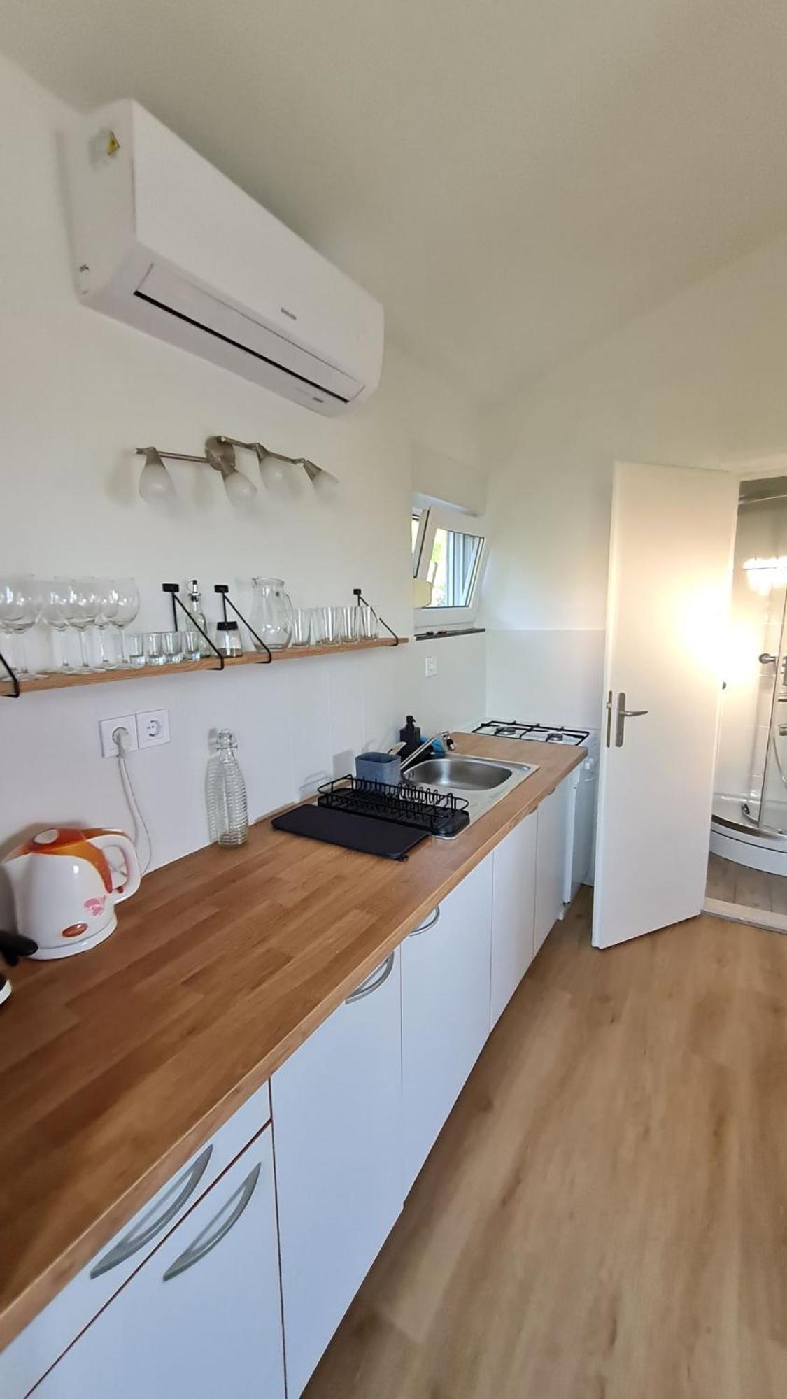Apartmani Ela Prvić Luka 外观 照片