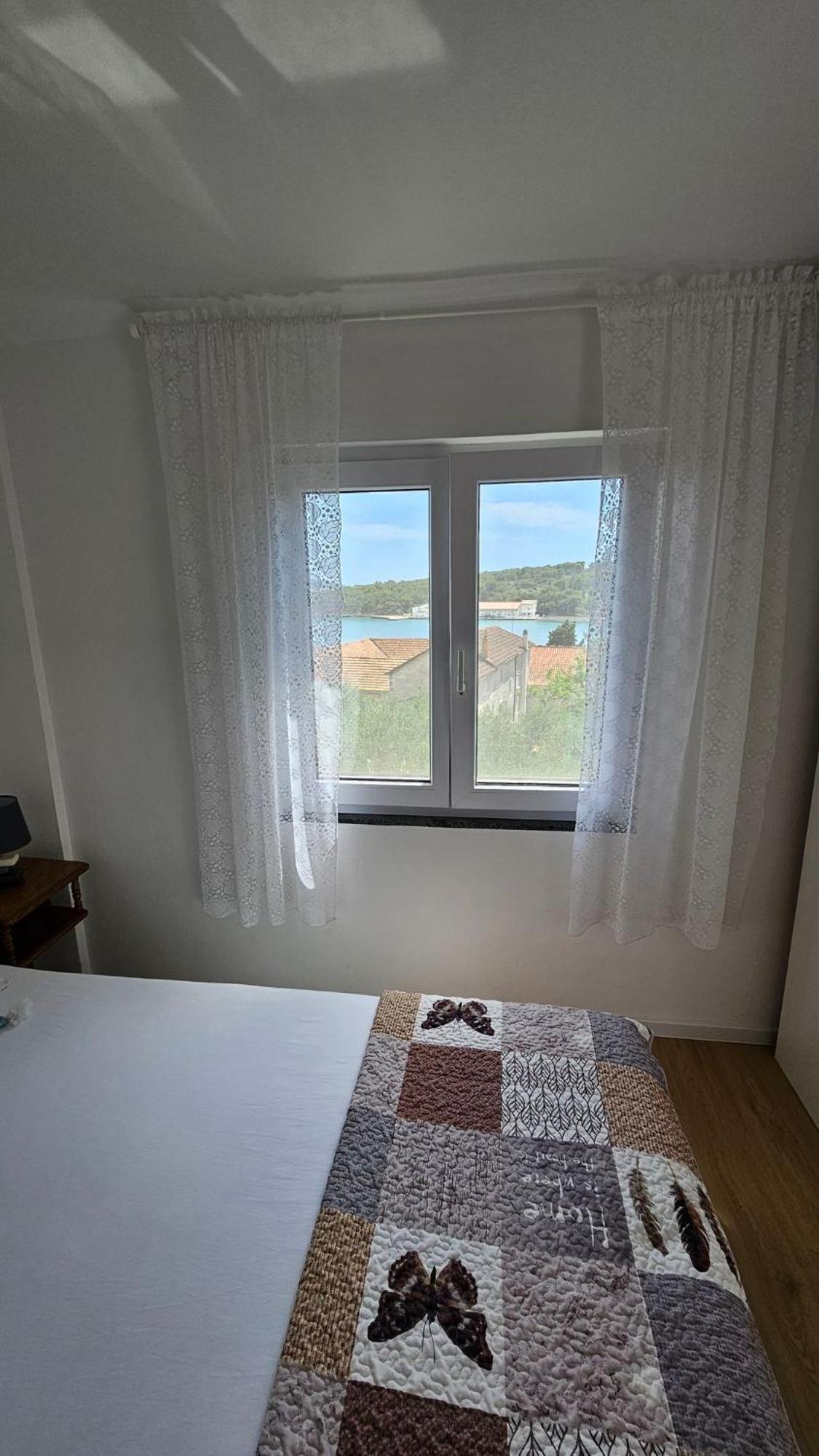 Apartmani Ela Prvić Luka 外观 照片