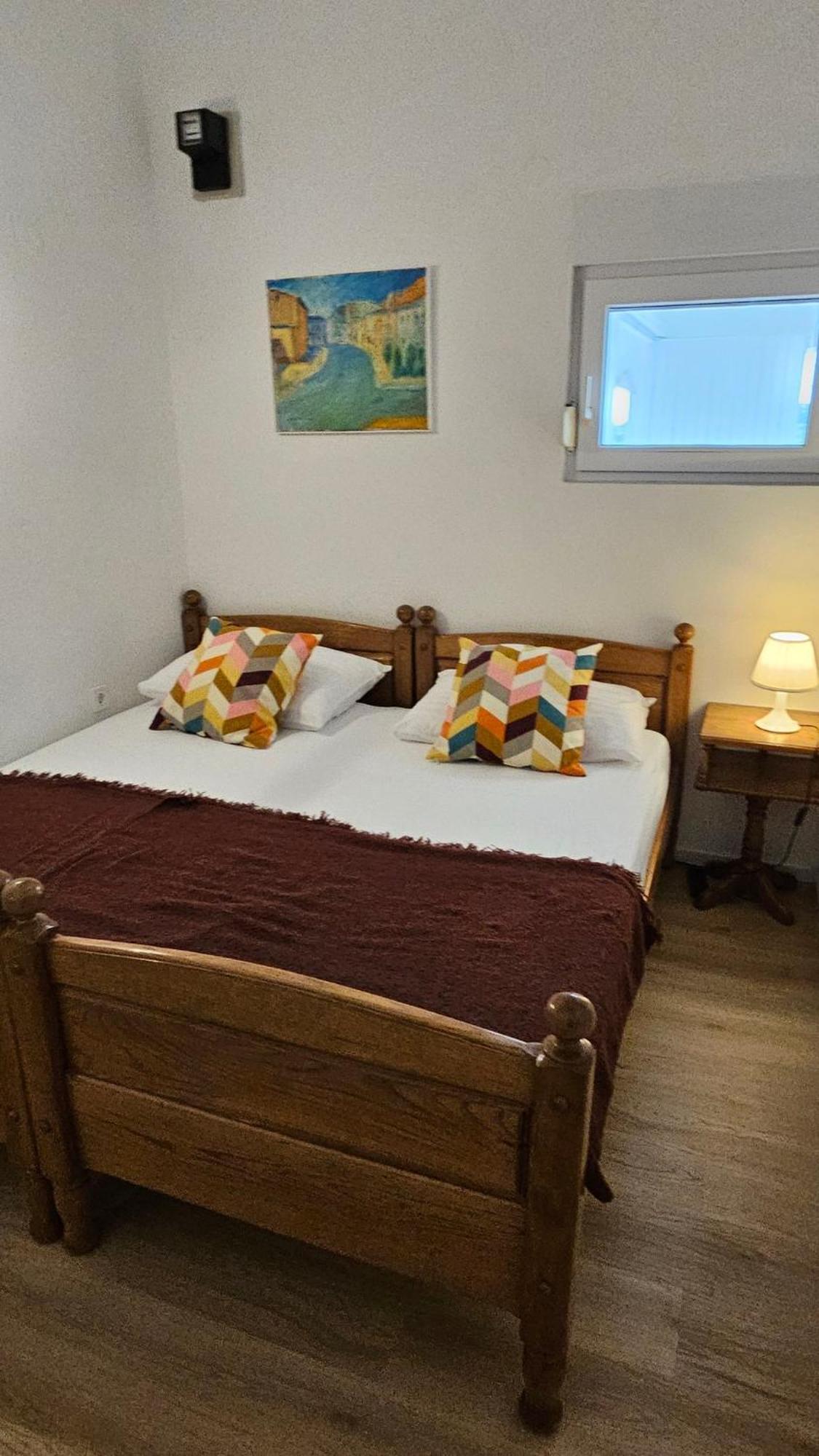 Apartmani Ela Prvić Luka 外观 照片